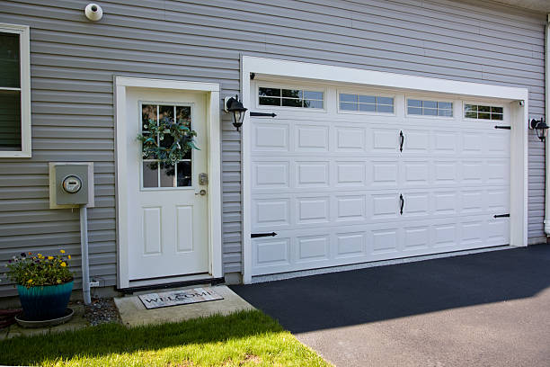 24/7 Emergency Garage Door Panel Replacement experts in Beacon Hill, WA